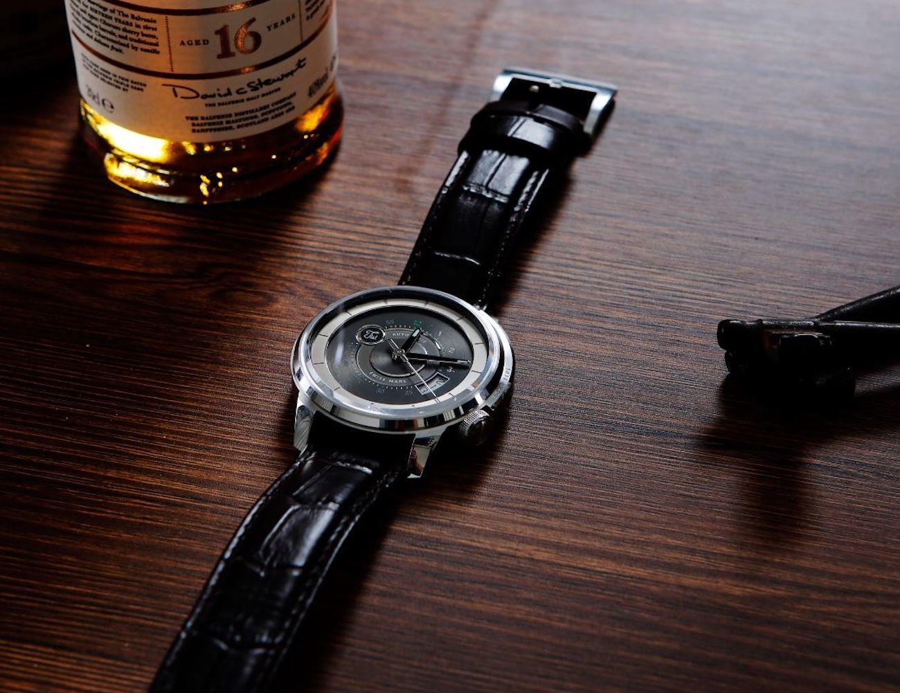 extravagant，Wrist watch，pretty，industrial design，